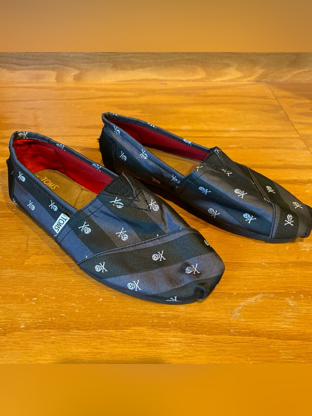 TOMS Halloween Skulls Women Sz 7.5 Slip On Shoe Black Gray Goth Emo Witch Casual